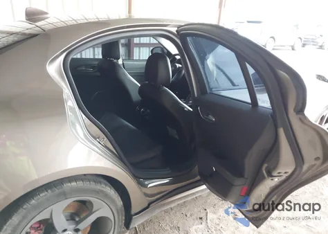 2019 Alfa Romeo Giulia z USA, uszkodzony, nr VIN ZARFAMAN8K7599187